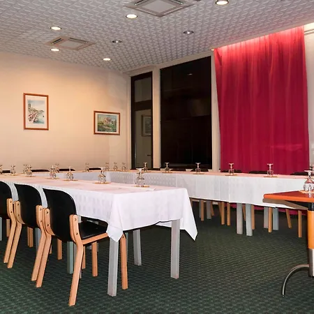 Ibis Centre 3*